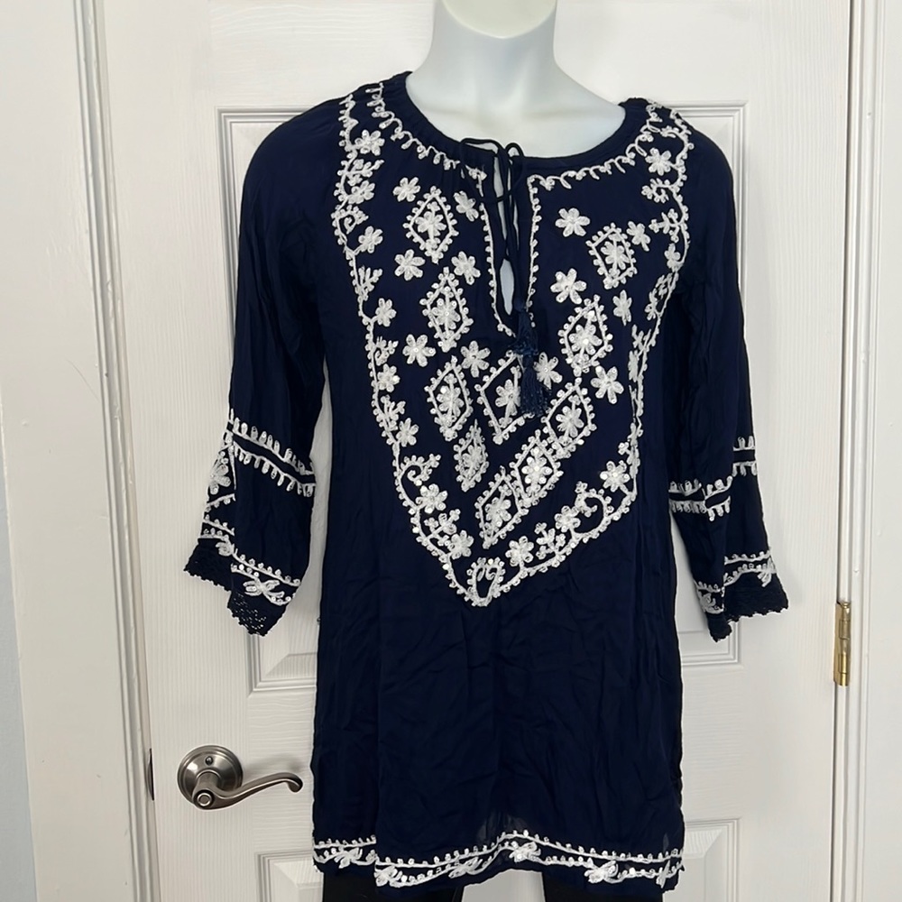 NWOT Boho Me 3/4 Length sleeve embroidered tunic